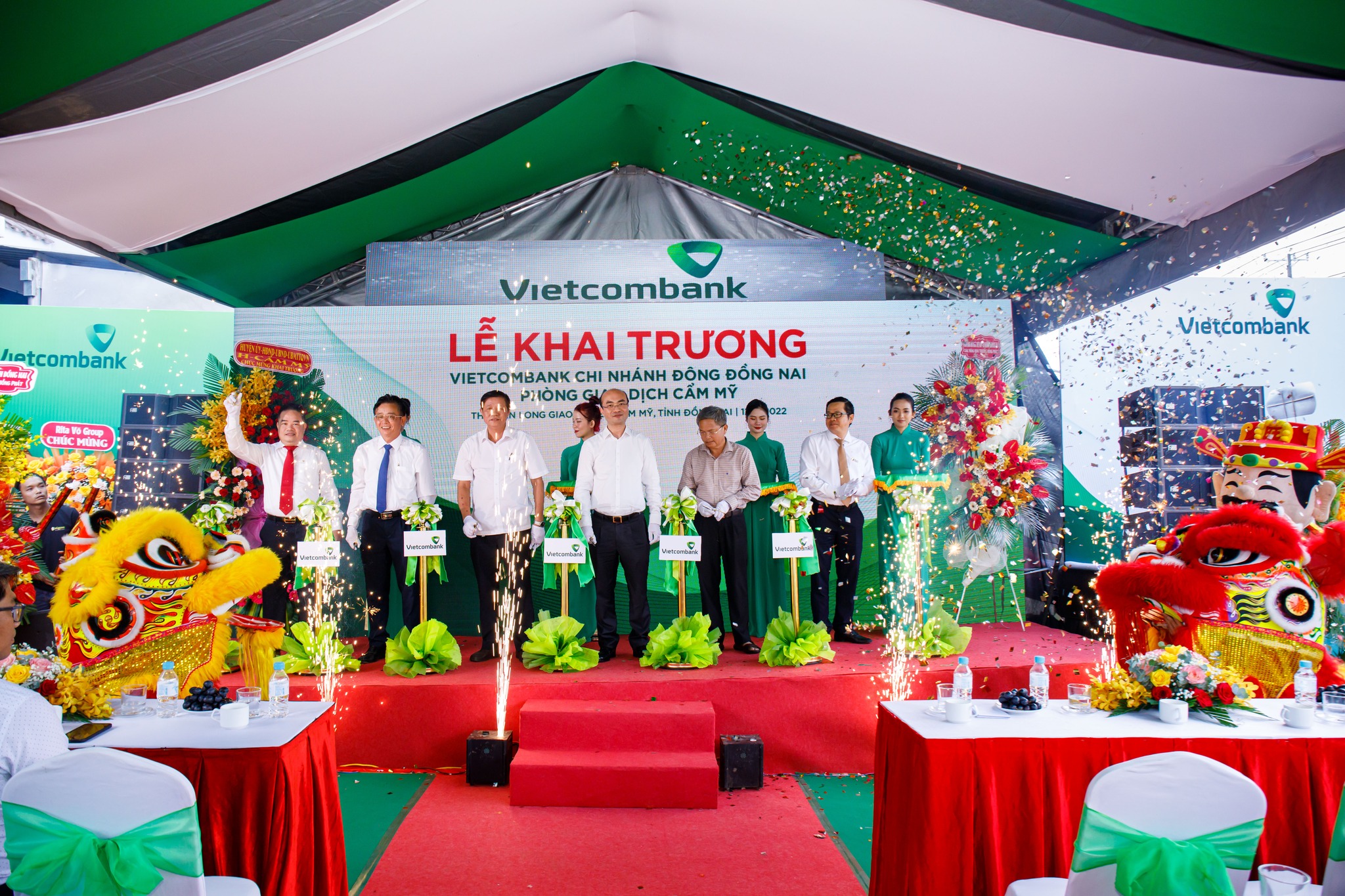 Khai truong Vietcombank Cam My 1