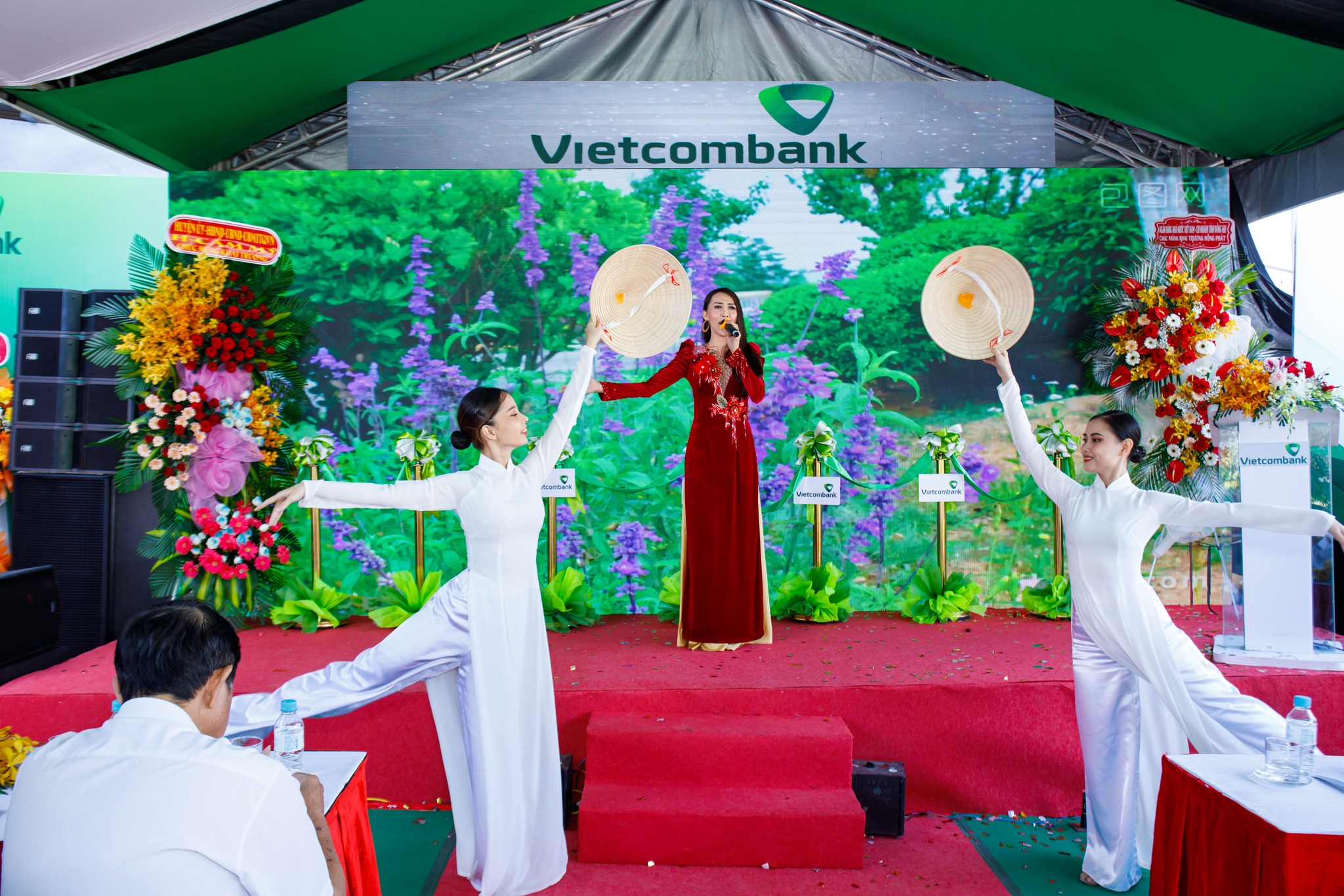 Khai truong Vietcombank Cam My 14
