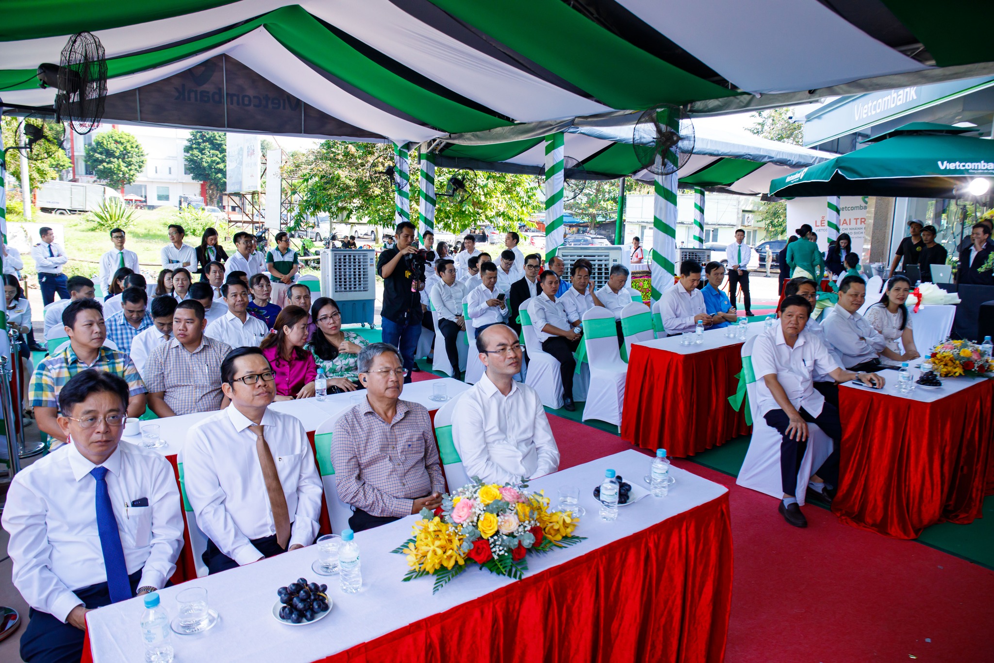 Khai truong Vietcombank Cam My 15