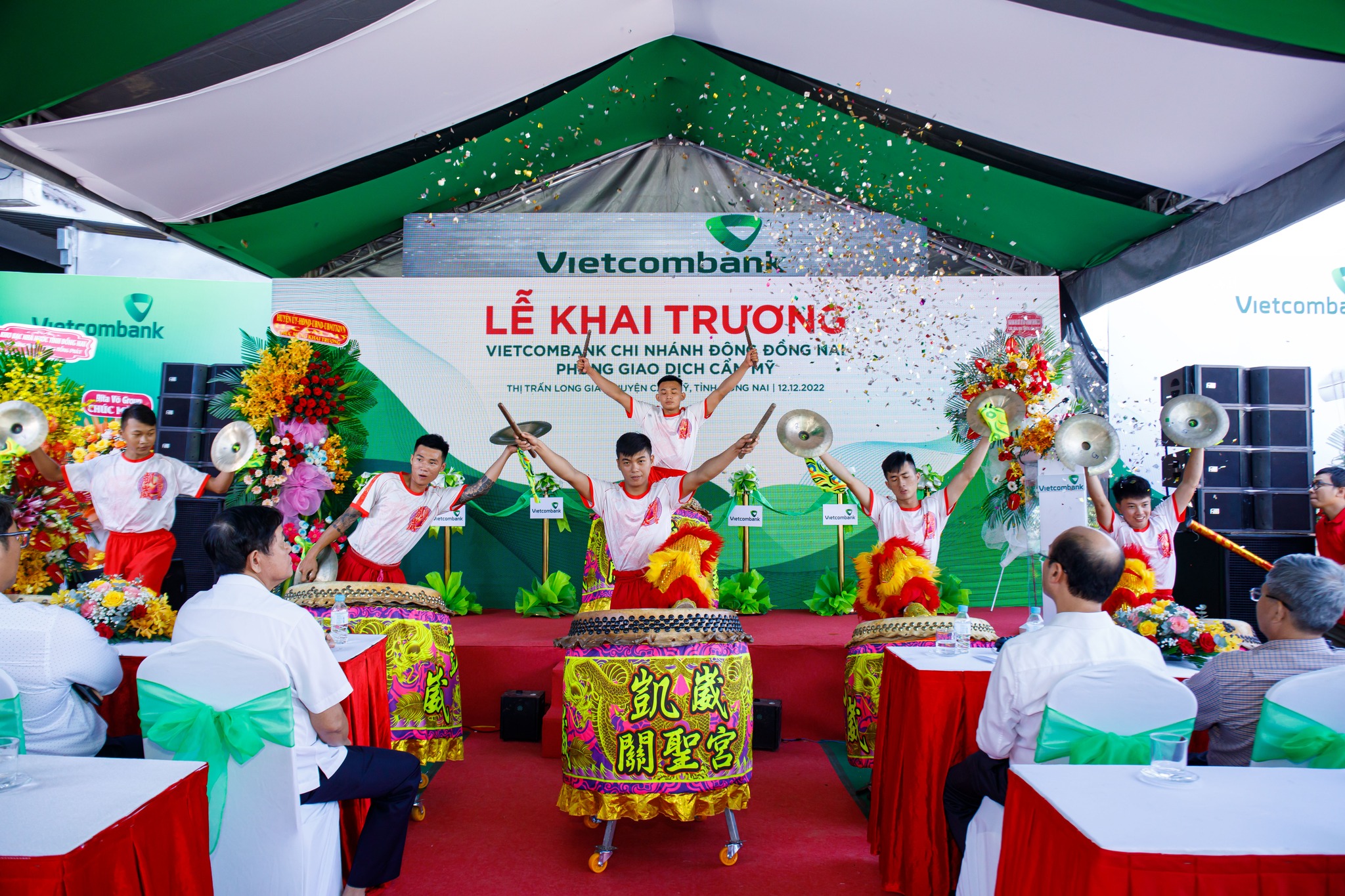 Khai truong Vietcombank Cam My 16