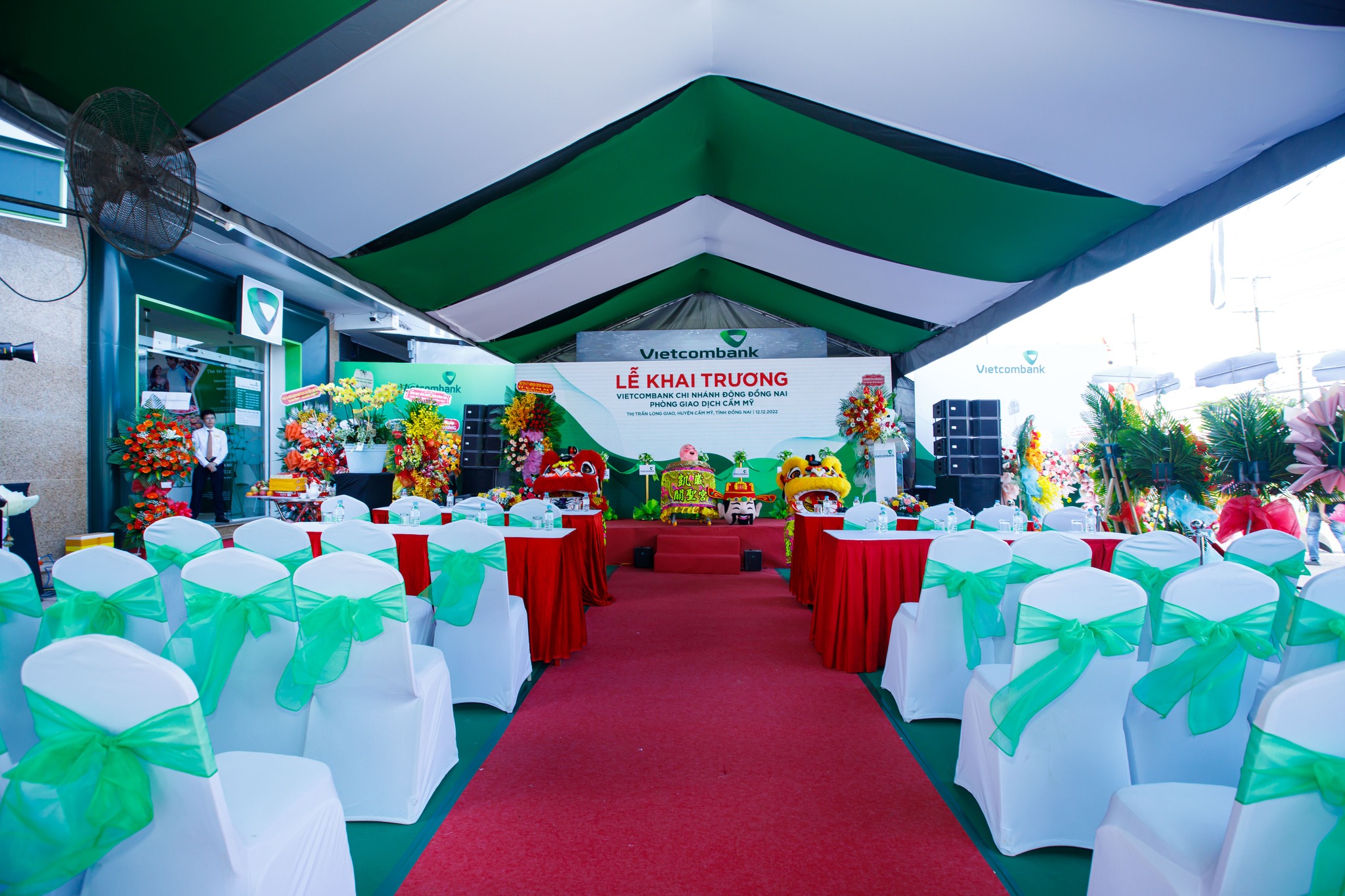 Khai truong Vietcombank Cam My 19