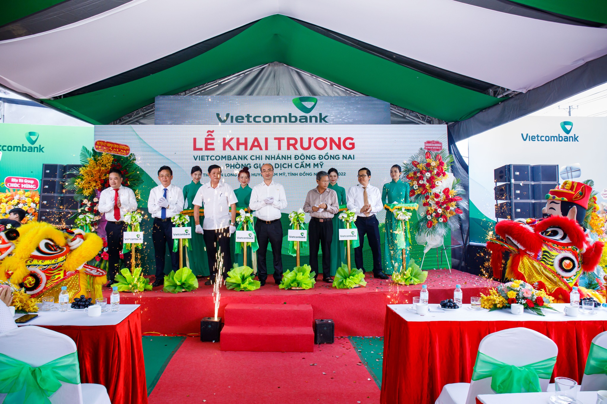 Khai truong Vietcombank Cam My 2