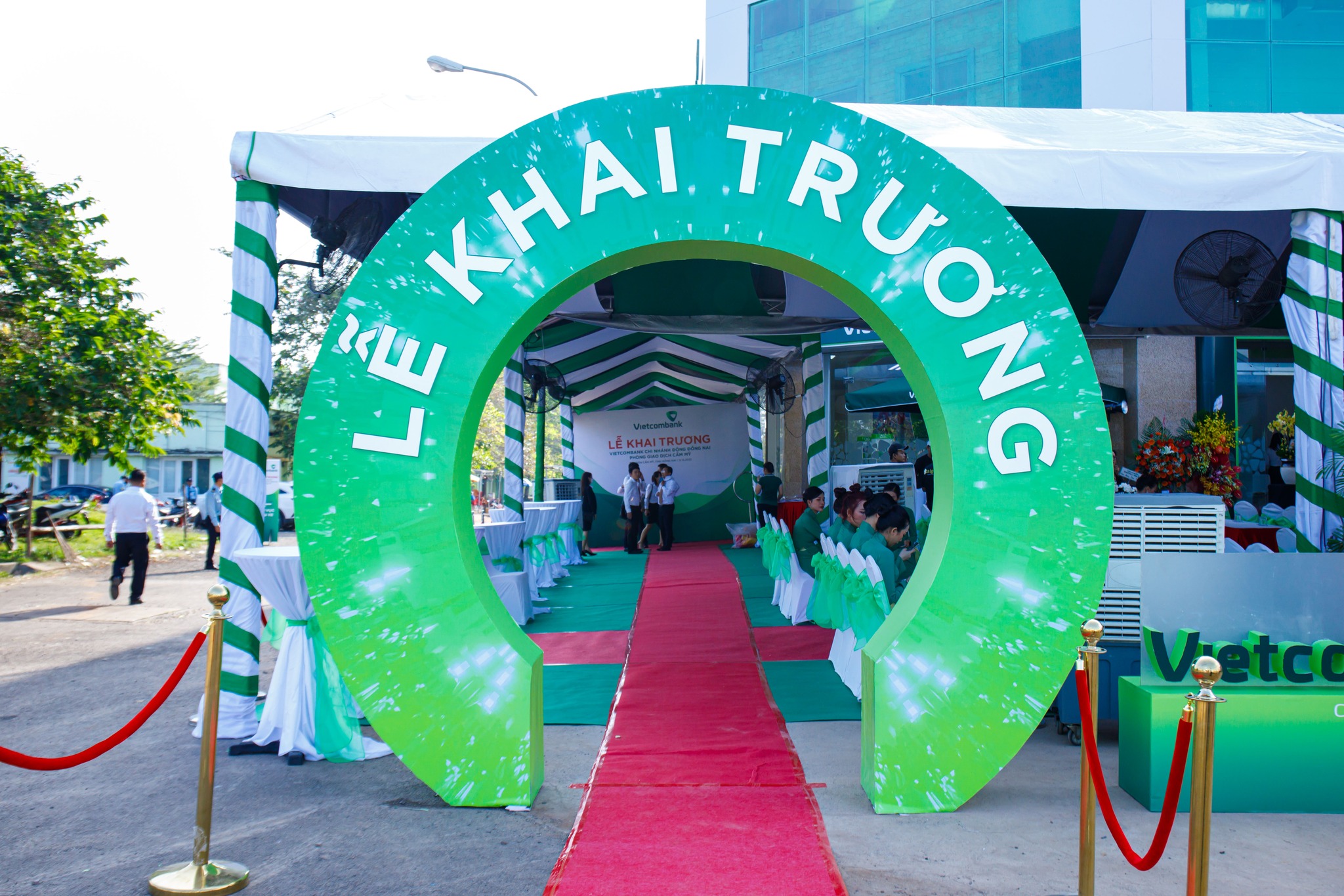 Khai truong Vietcombank Cam My 21