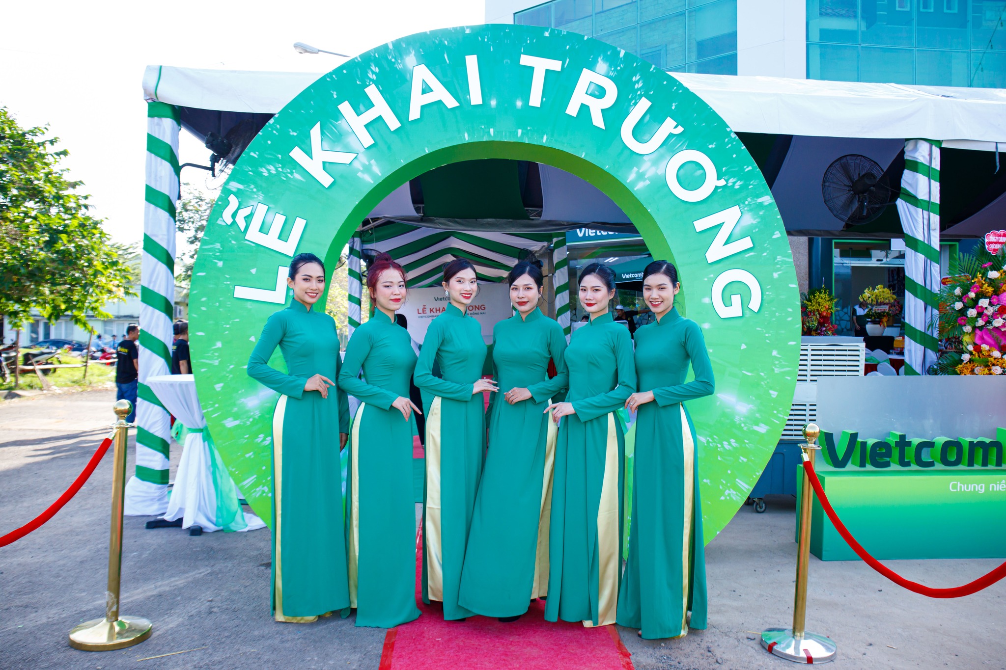 Khai truong Vietcombank Cam My 22