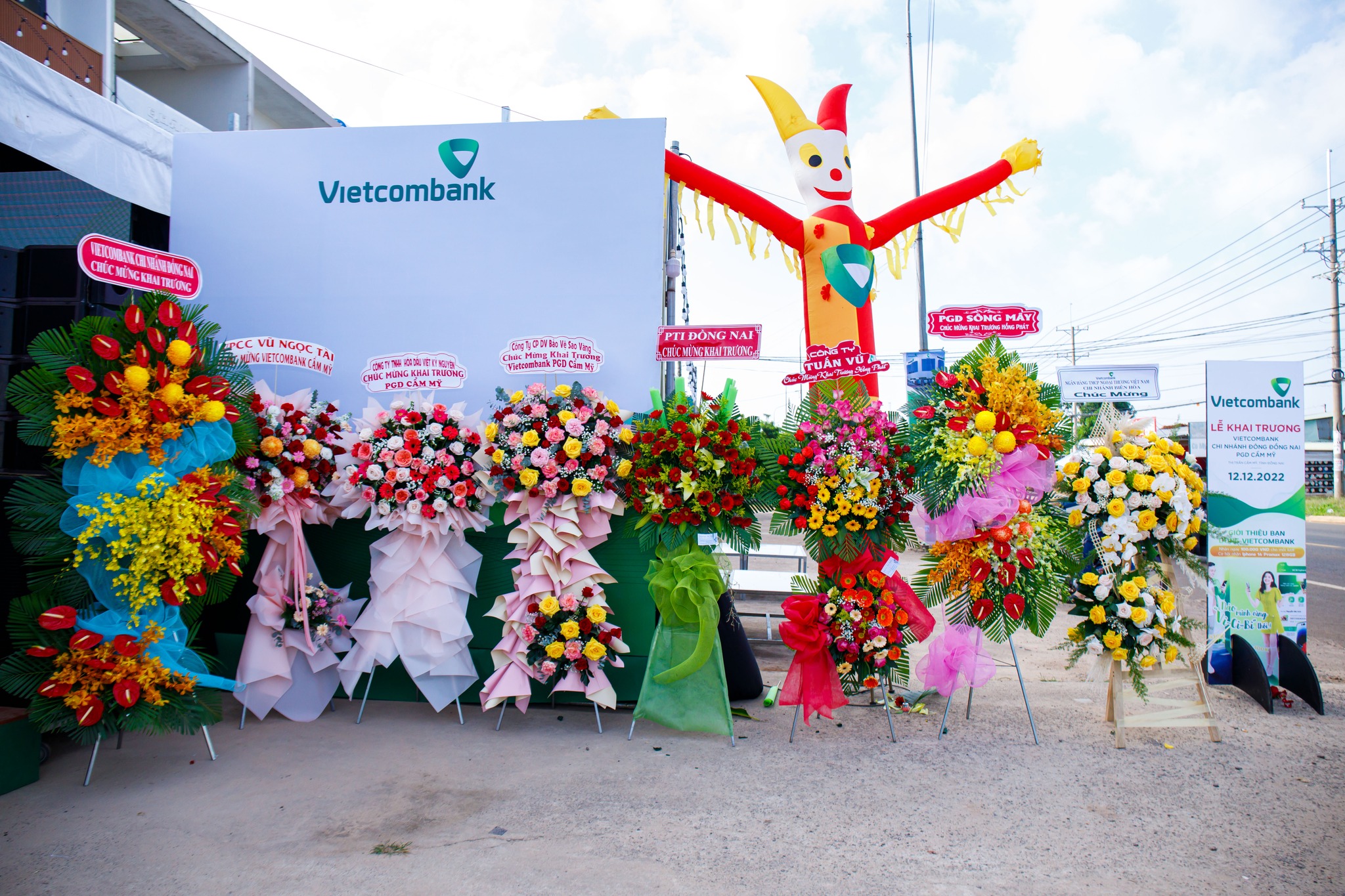Khai truong Vietcombank Cam My 25