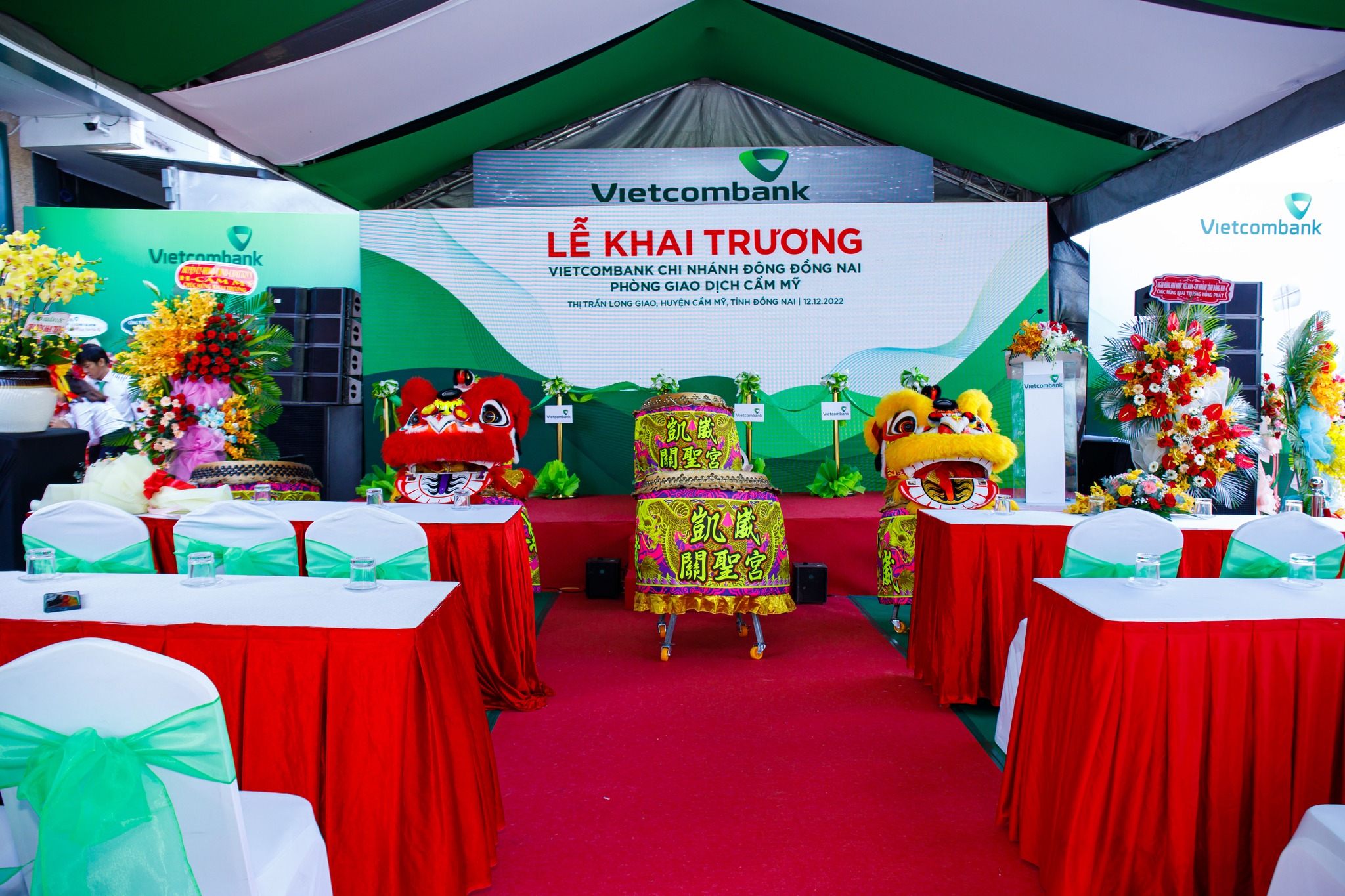 Khai truong Vietcombank Cam My 27