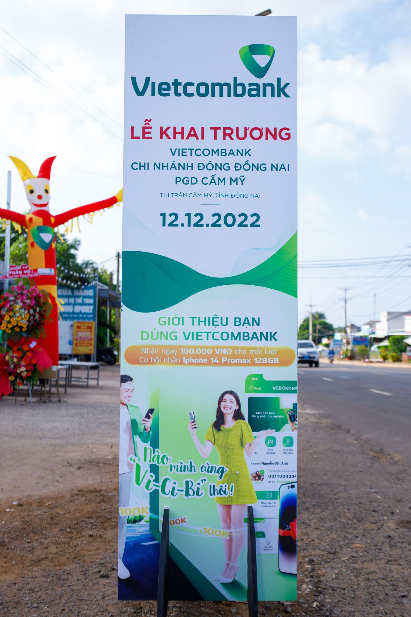 Khai truong Vietcombank Cam My 29