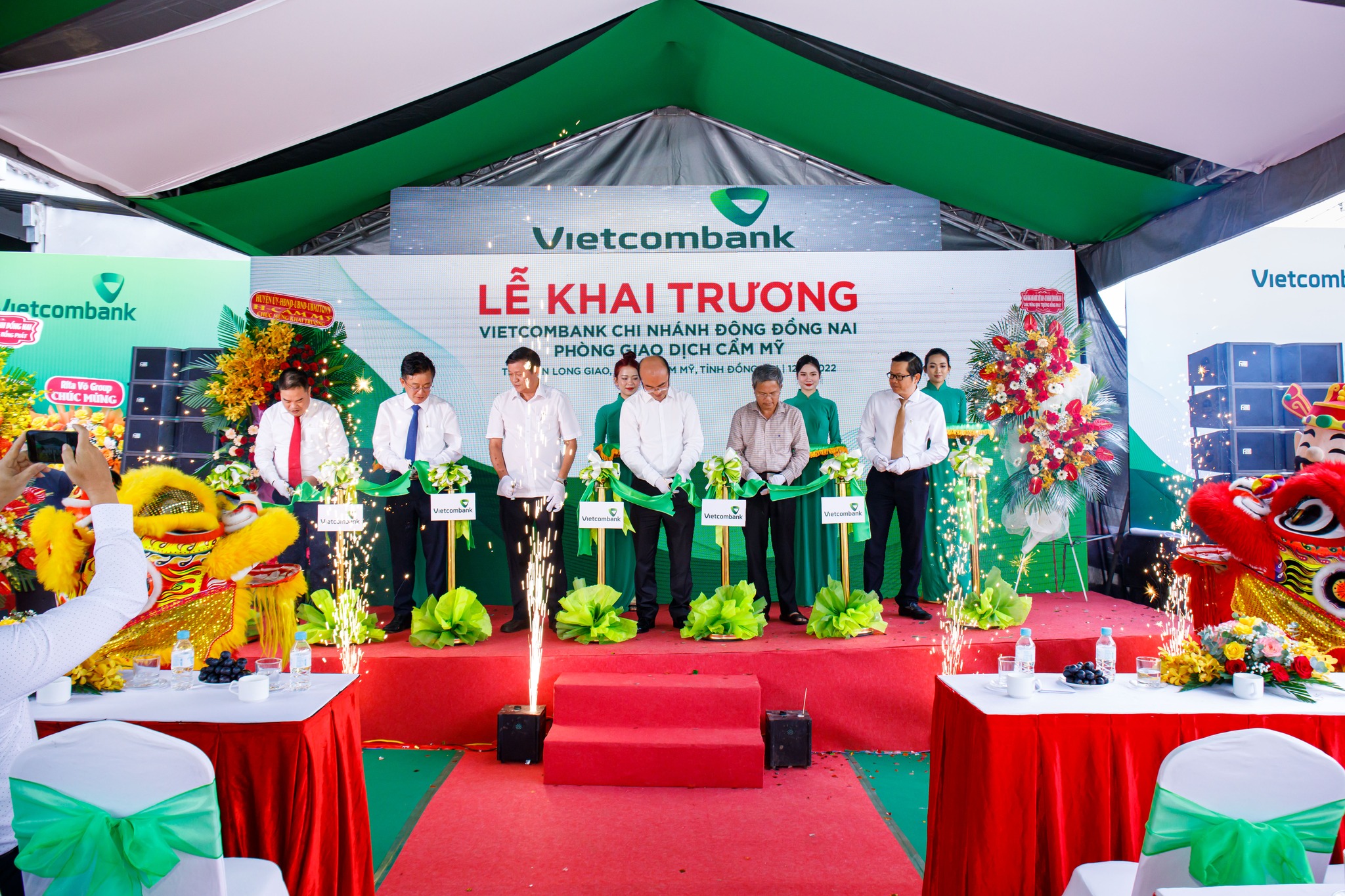 Khai truong Vietcombank Cam My 4