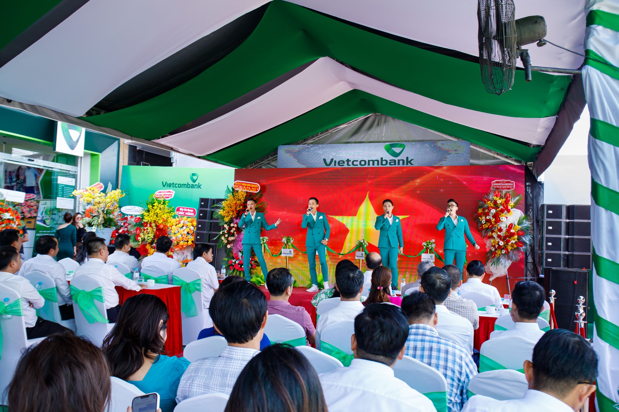 Khai truong Vietcombank Cam My 6