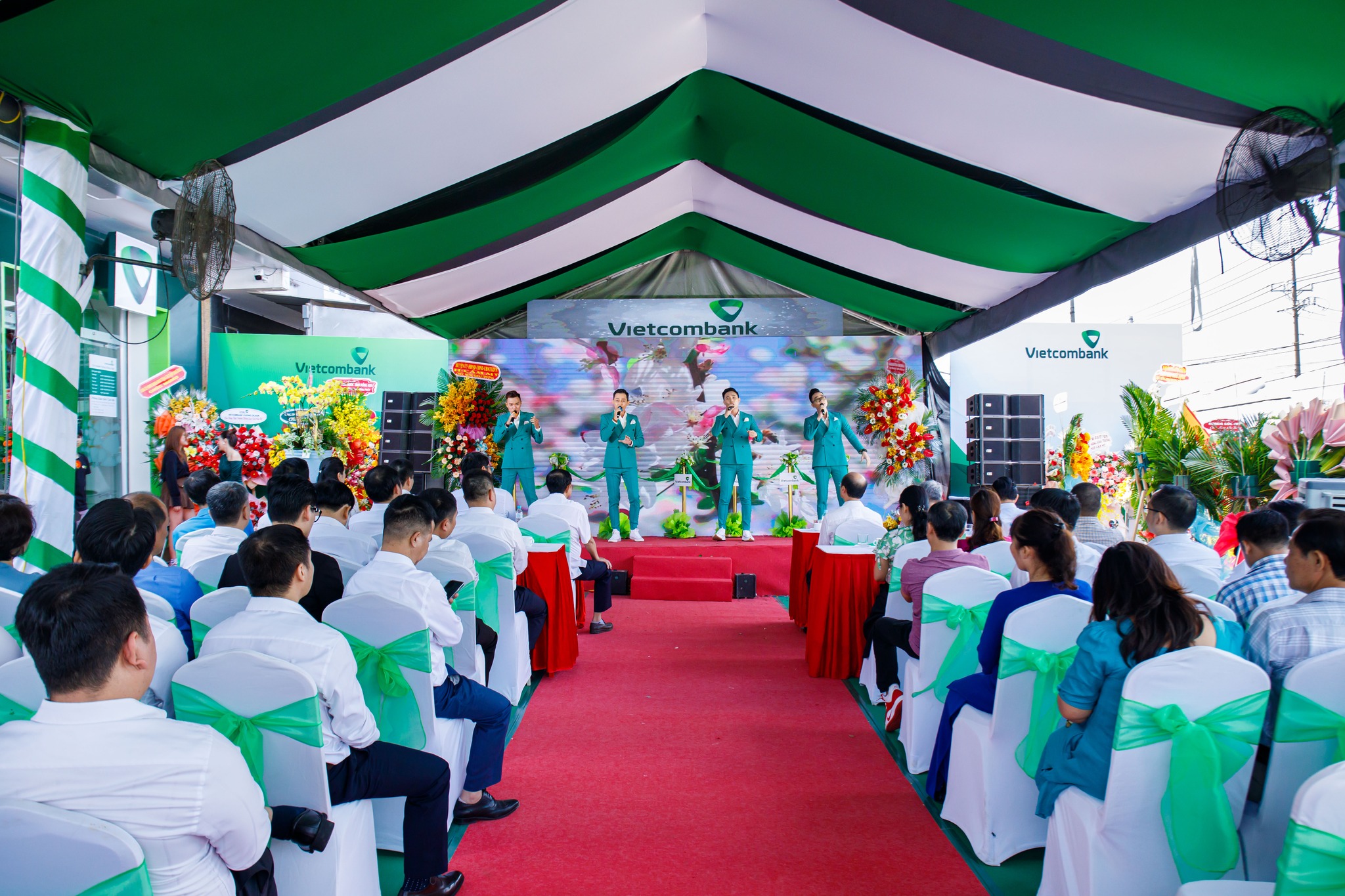 Khai truong Vietcombank Cam My 7