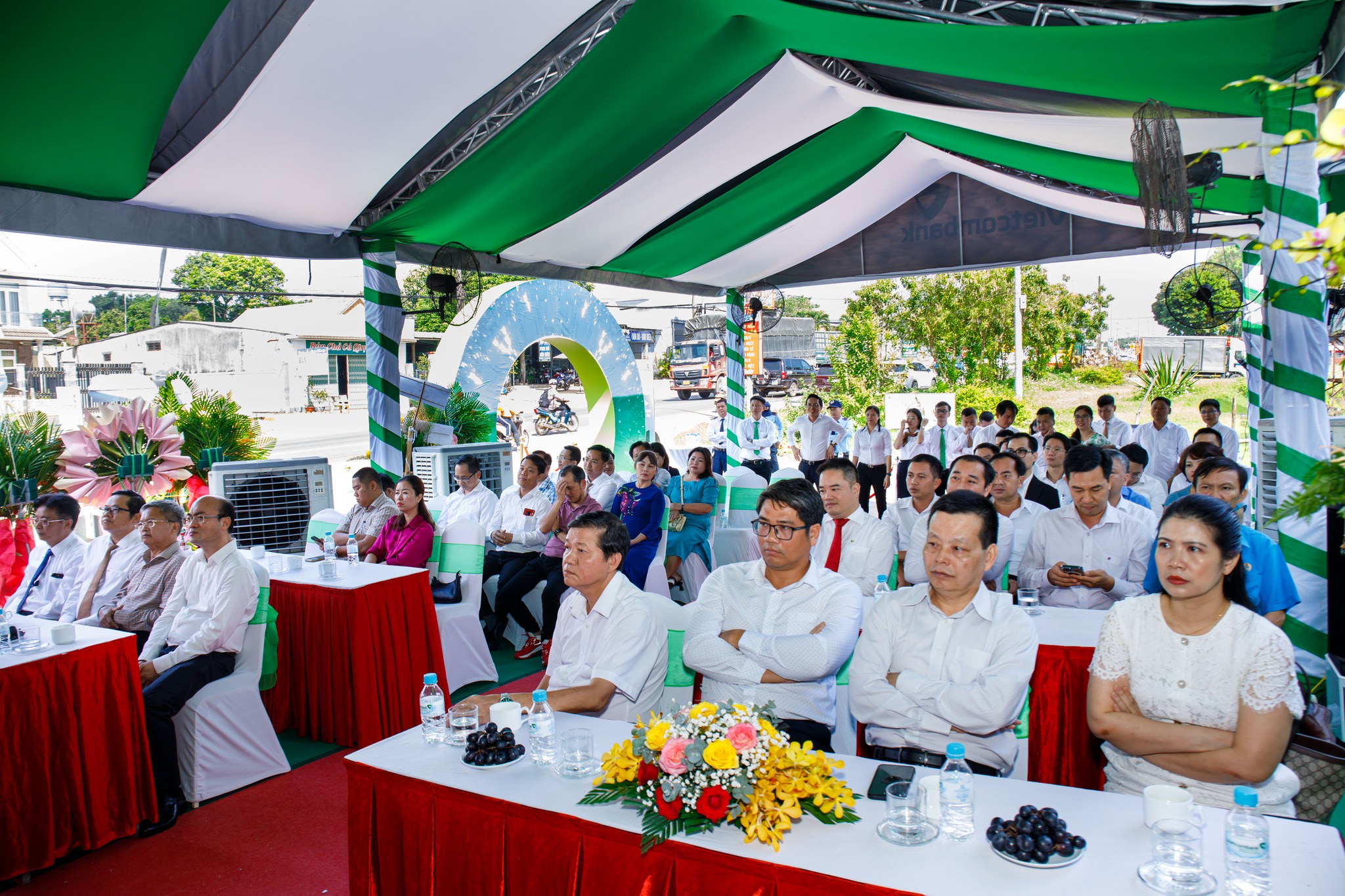 Khai truong Vietcombank Cam My 9